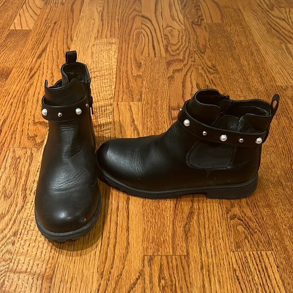 Woman’s Black Booties Size 5 - Picture 1 of 6